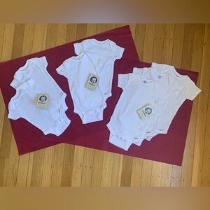 NWT  7 Gerber Organic White Cotton Baby Onesies- Assorted Sizes NB/0-3mo/3-6mo